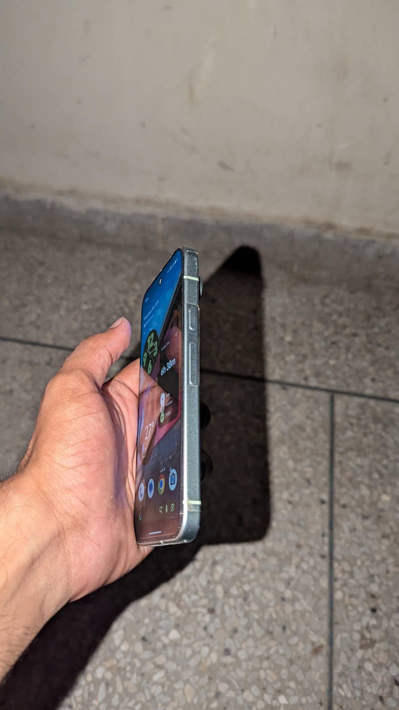 Google Pixel 9 mint condition. 2
