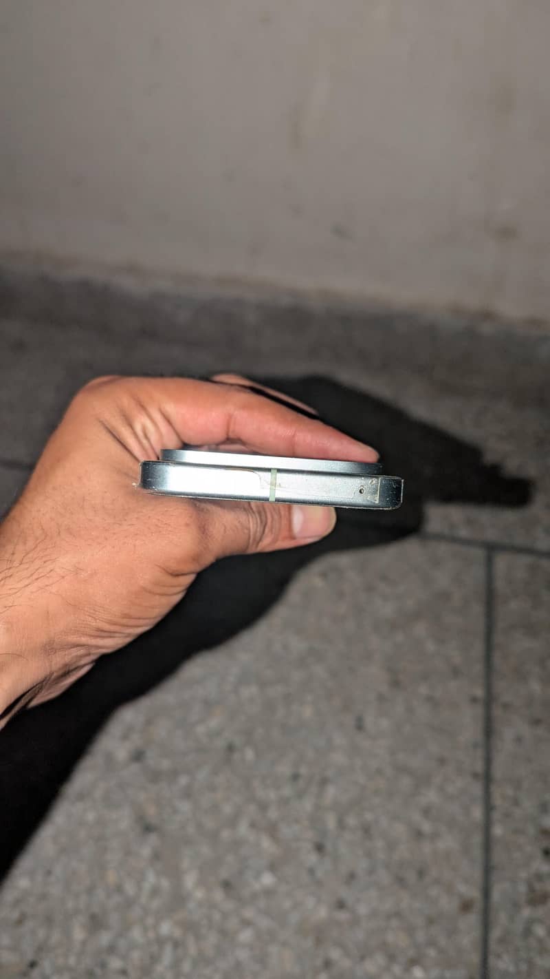 Google Pixel 9 mint condition. 3