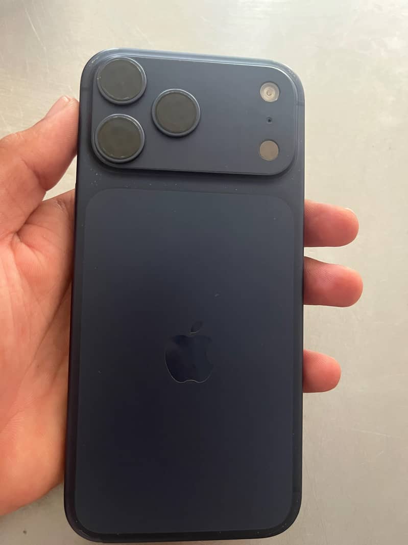 Apple iPhone 17 Pro Max 1