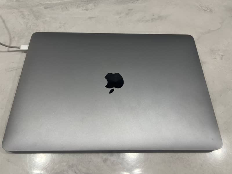 MacBook Pro M2 1