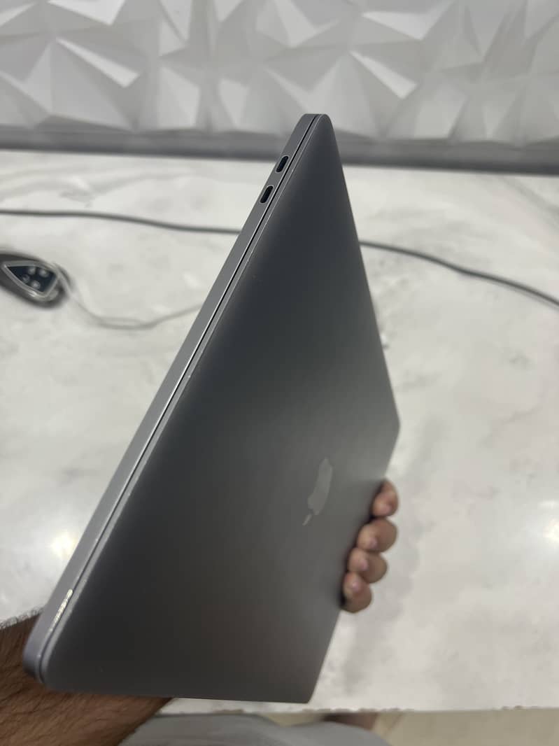 MacBook Pro M2 2