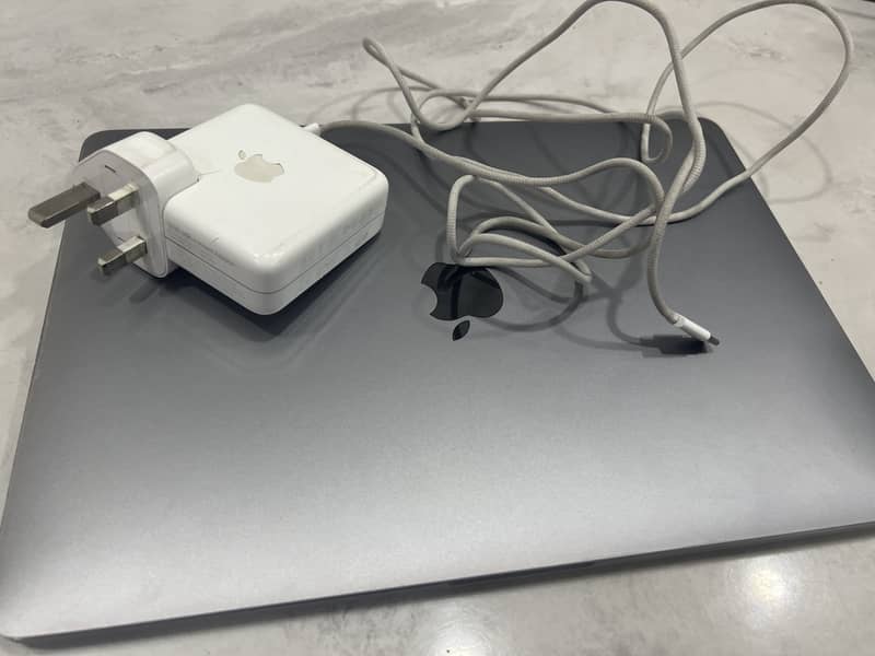 MacBook Pro M2 5