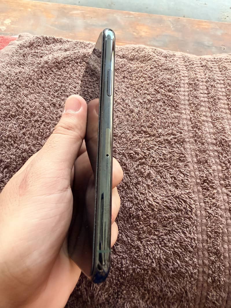 Apple iPhone 11 Pro 2