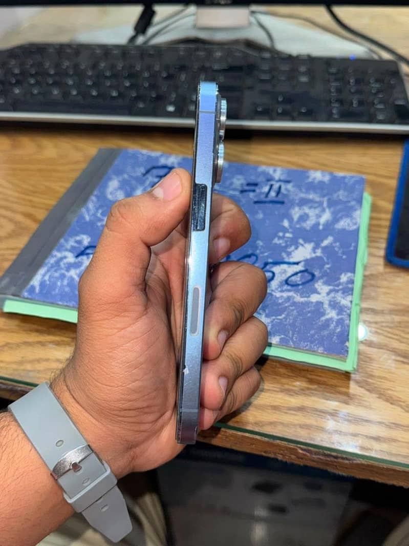 Apple iPhone 13 Pro 2