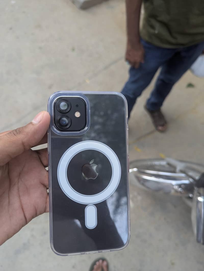 Apple iPhone 12 4