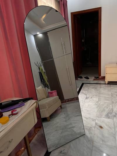 Standing mirror