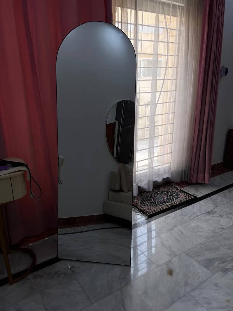 Standing mirror 1