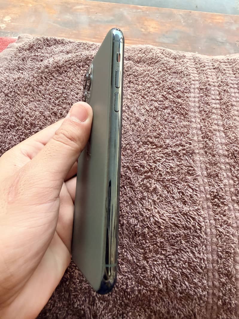 Apple iPhone 11 Pro 7