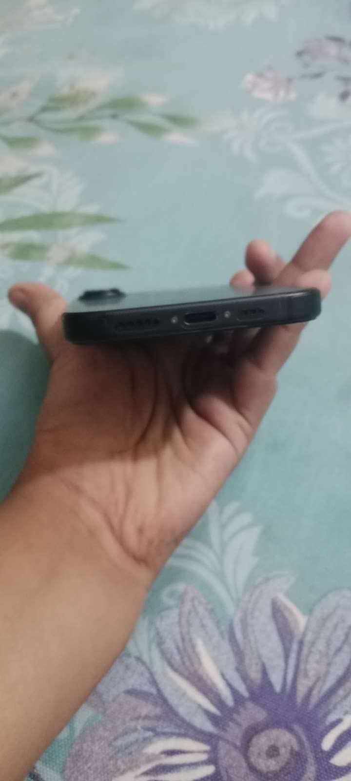Apple iPhone 16 3