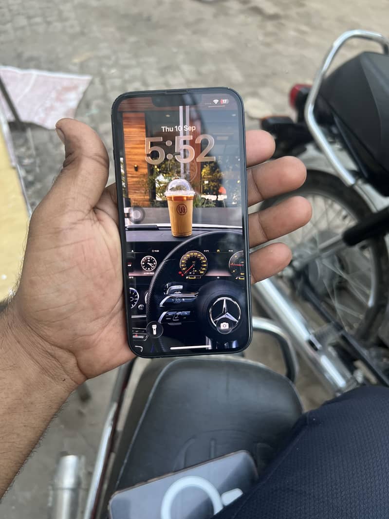 Apple iPhone 13 1