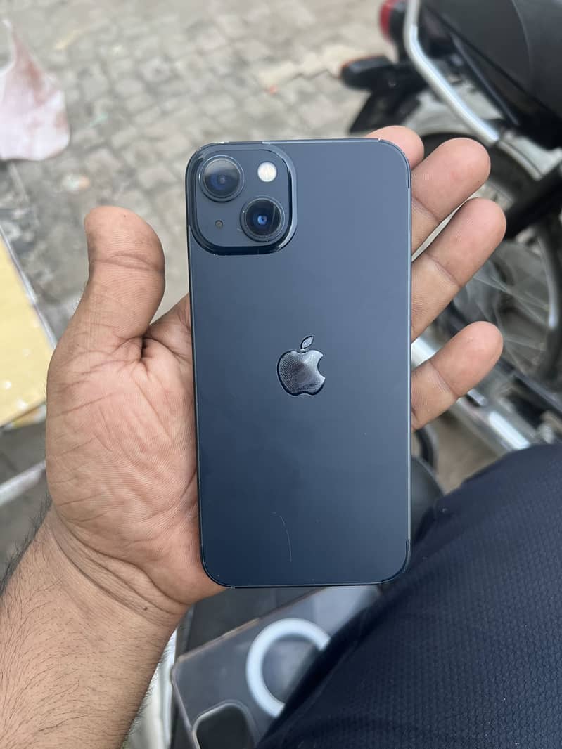 Apple iPhone 13 4