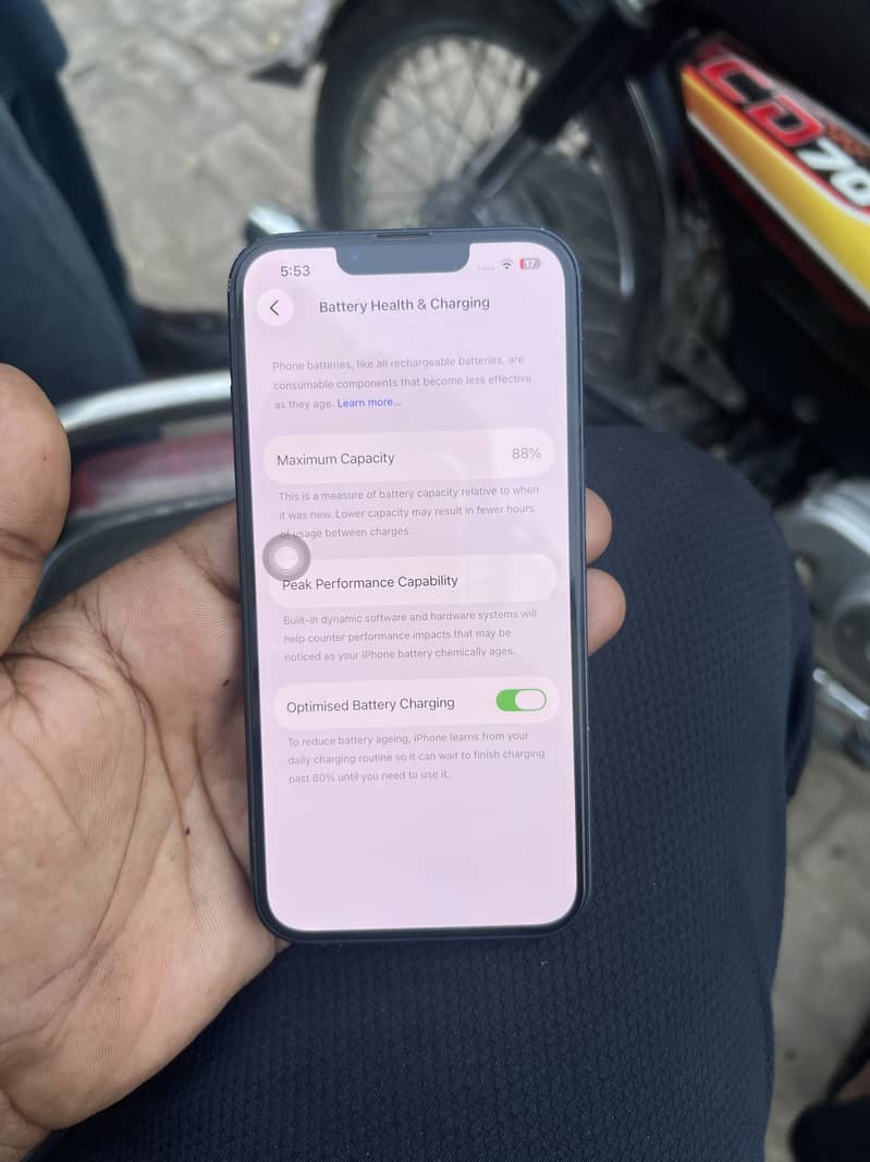 Apple iPhone 13 5