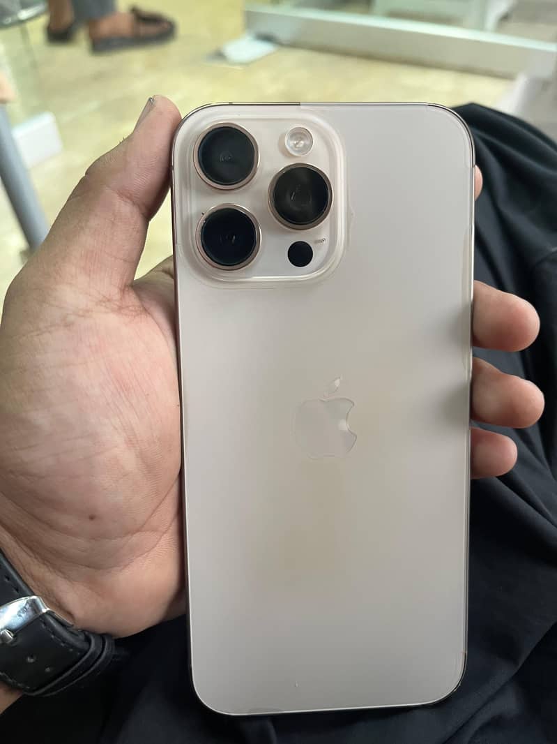 Apple iPhone 16 Pro Max 8