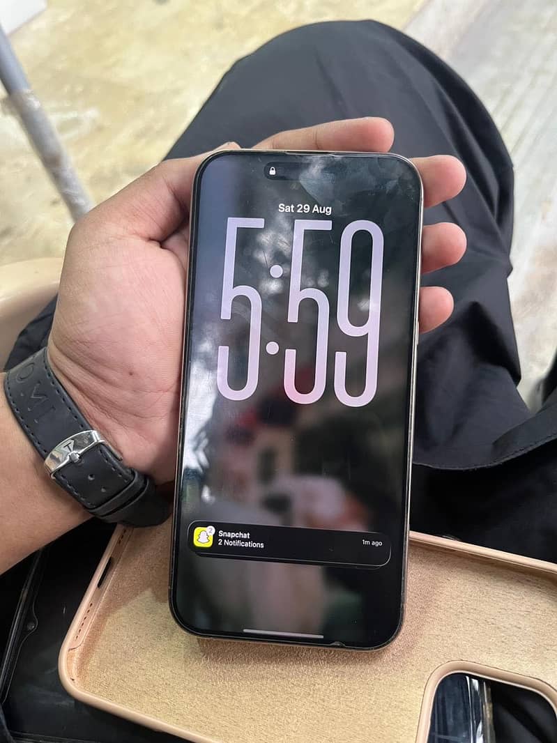 Apple iPhone 16 Pro Max 9