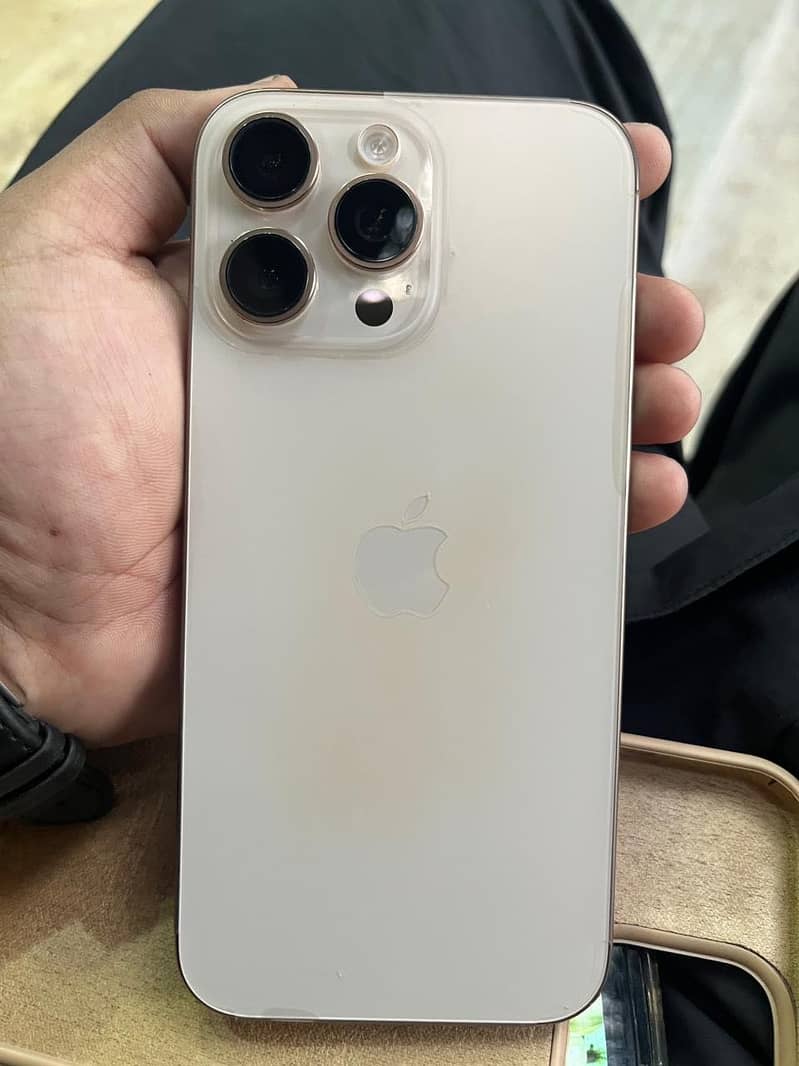 Apple iPhone 16 Pro Max 11