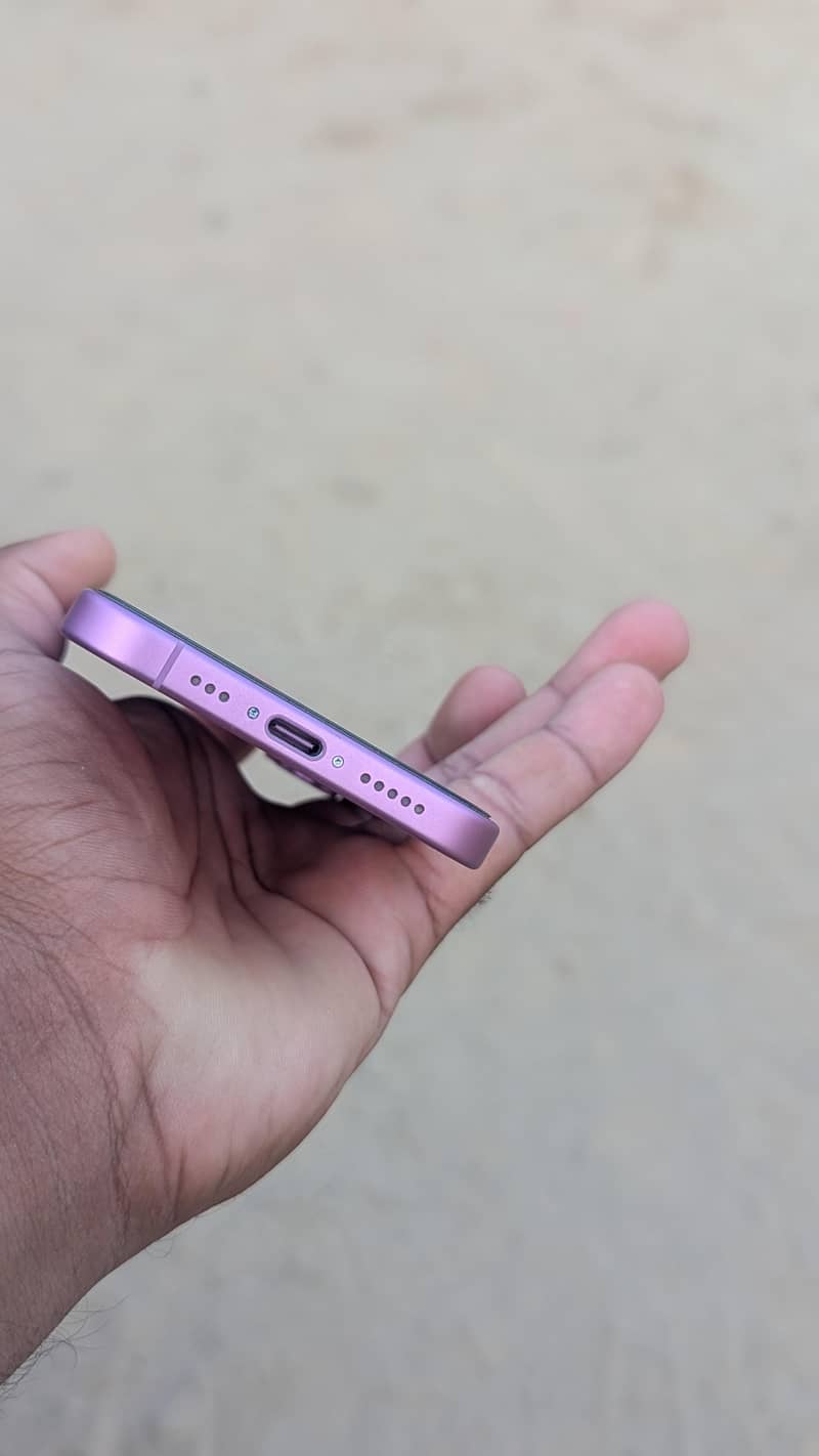 Apple iPhone 16 3