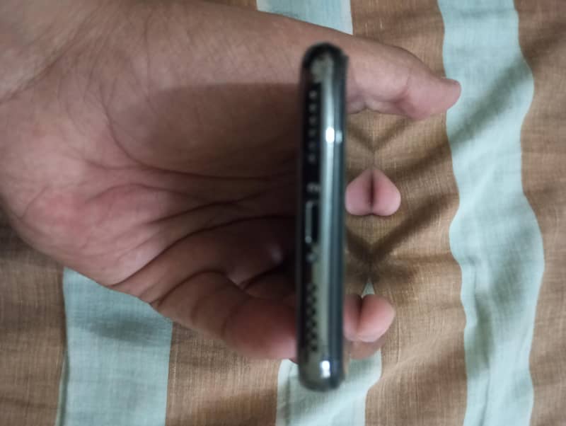 Apple iPhone X 3