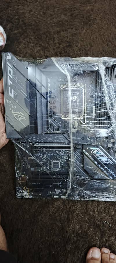 ASUS Rog Strix B660-F gaming Wifi Motherboard in excellent condition