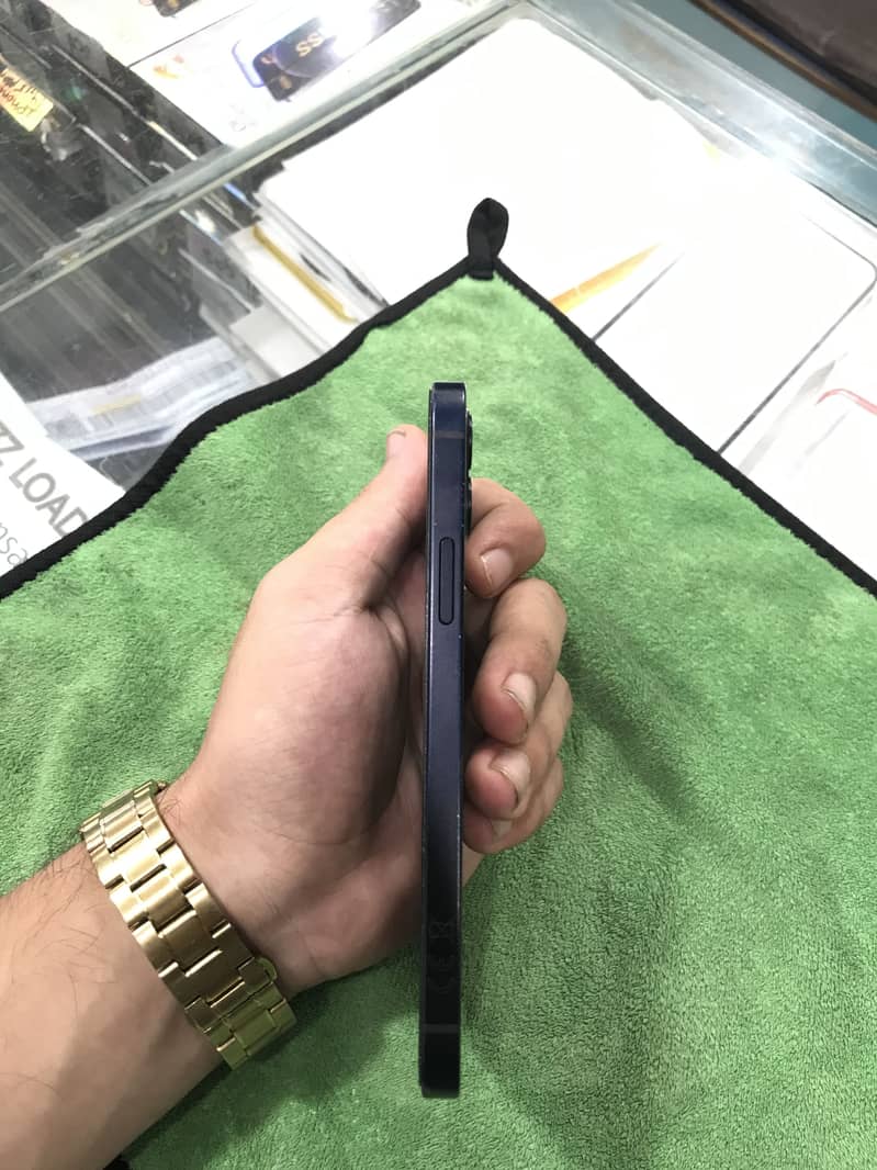 Apple iPhone 12 2