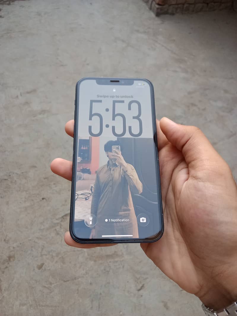 iPhone 12 jv 1