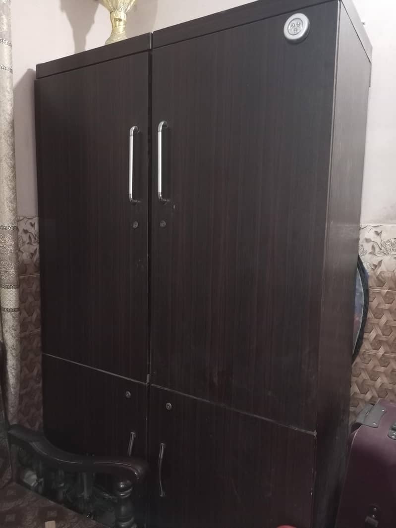 Almari Good condition 1