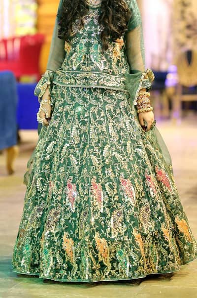 bridal mehndi lehnga