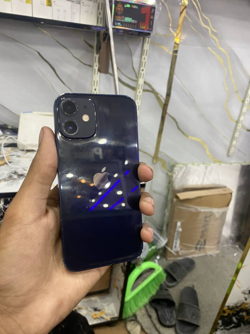 Apple iPhone 12 mini 6