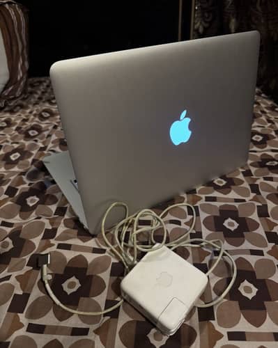 Macbook air 2017 13 inch 8gm ram
