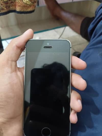 Apple iPhone SE
