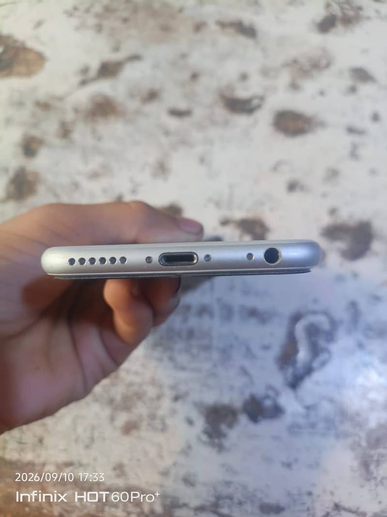 Apple iPhone 6S 4