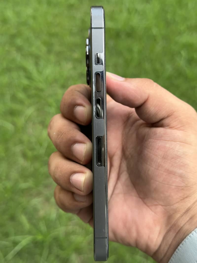 Apple iPhone 13 Pro 2