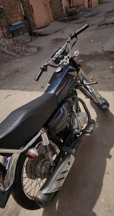 Black Honda 125 geniune condition , all okay for sale inly serious buy