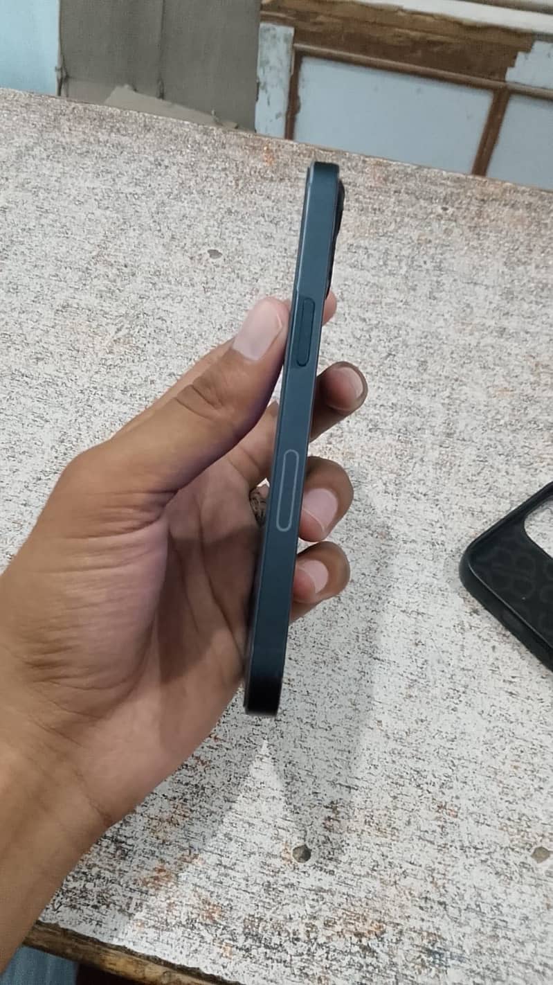 Apple iPhone 13 3