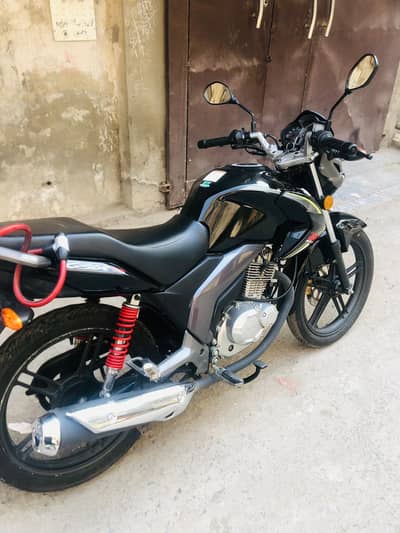 Suzuki GSX 125 (2023) — 13.5k km Driven | 1st Owner | Mint Condition