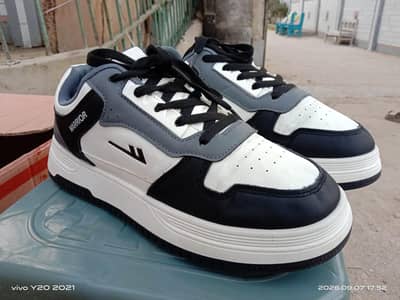 Jackpot Thrift Find Worrier Platform Sneakers