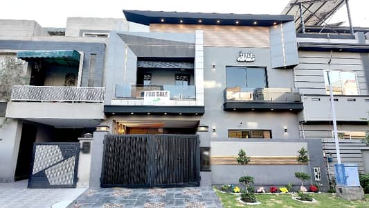 Prime Location 6 Marla House For Grabs In Defence Road