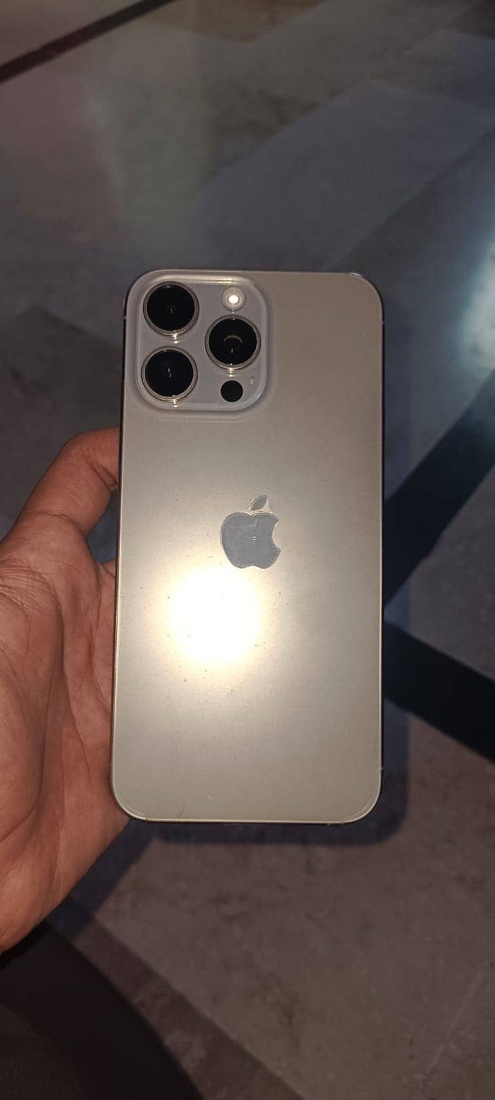 Apple iPhone 15 Pro Max 1