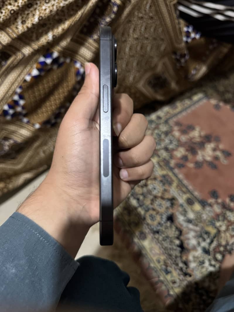 Apple iPhone 15 Pro 2