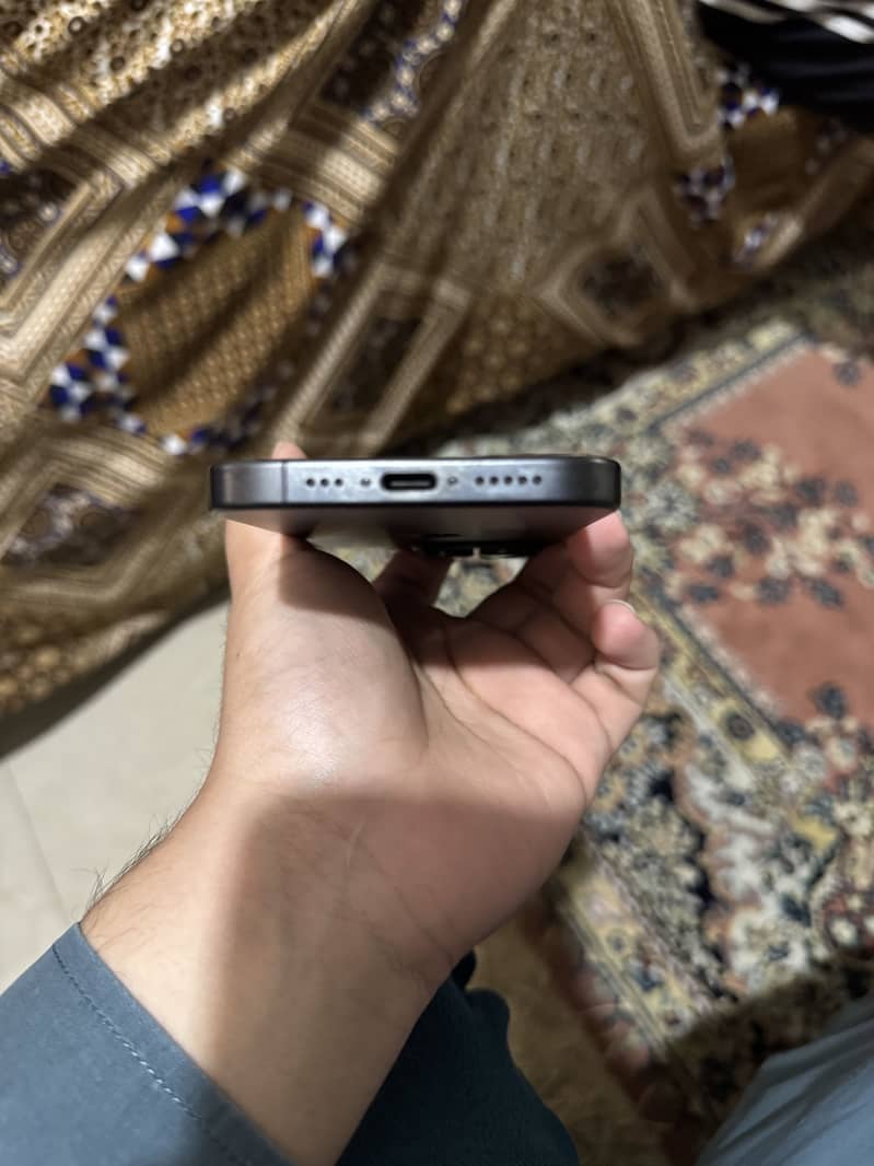 Apple iPhone 15 Pro 3