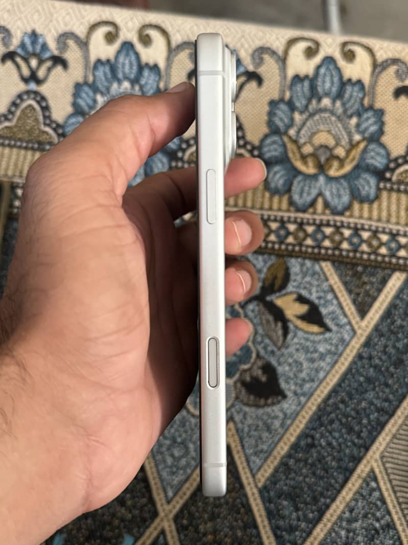 Apple iPhone 17 Pro Max 3