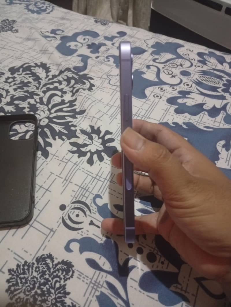 Apple iPhone 12 4