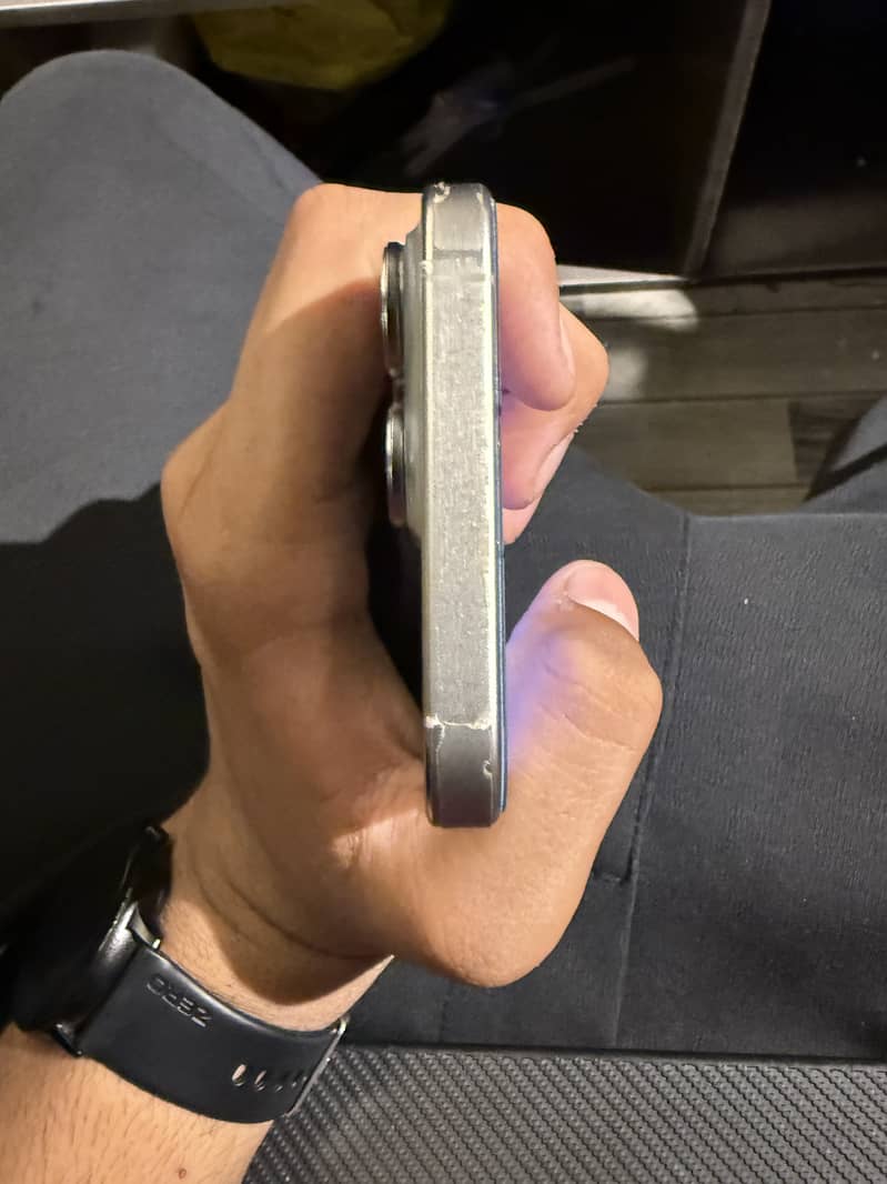 Apple iPhone 15 Pro Max 2