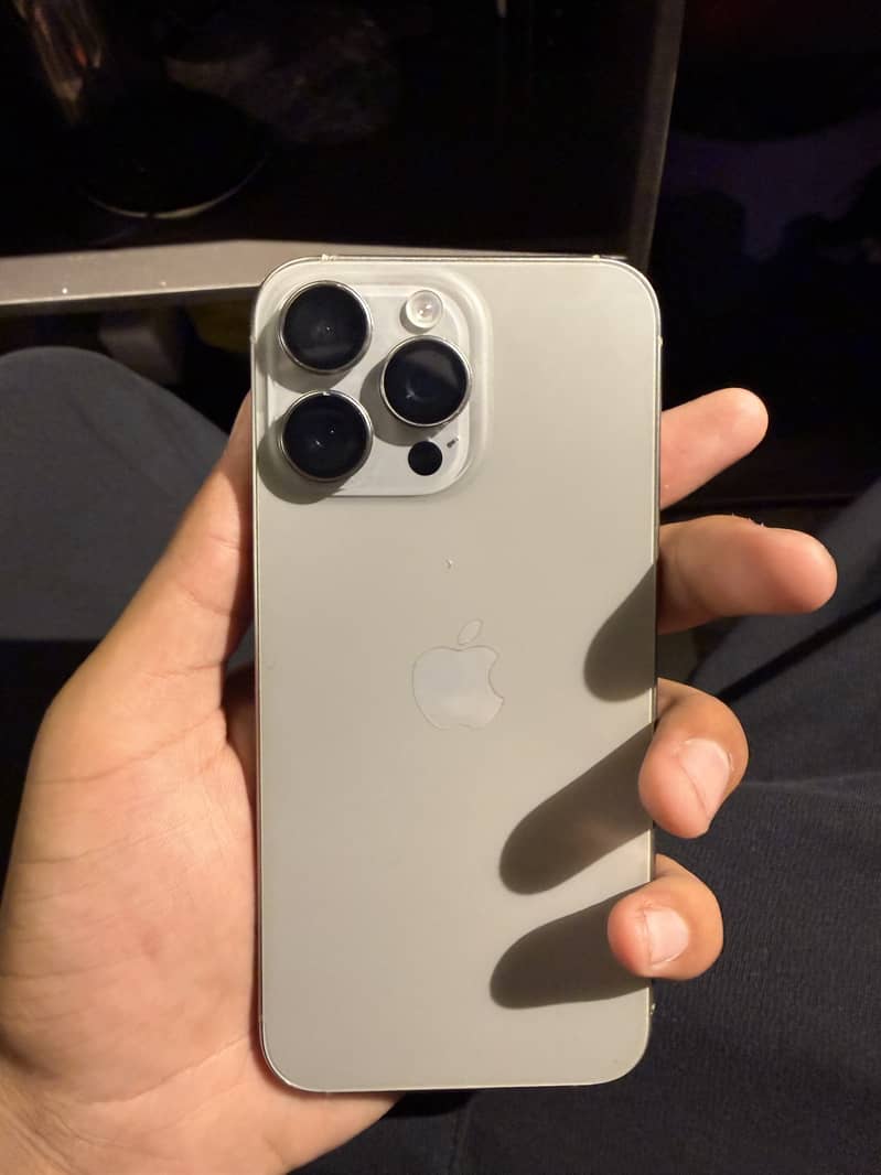 Apple iPhone 15 Pro Max 6