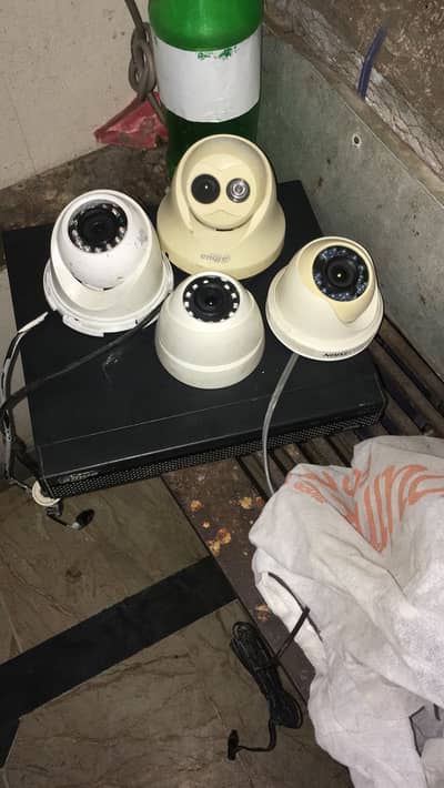 Dvr dhaua with 4 cameras 2mp