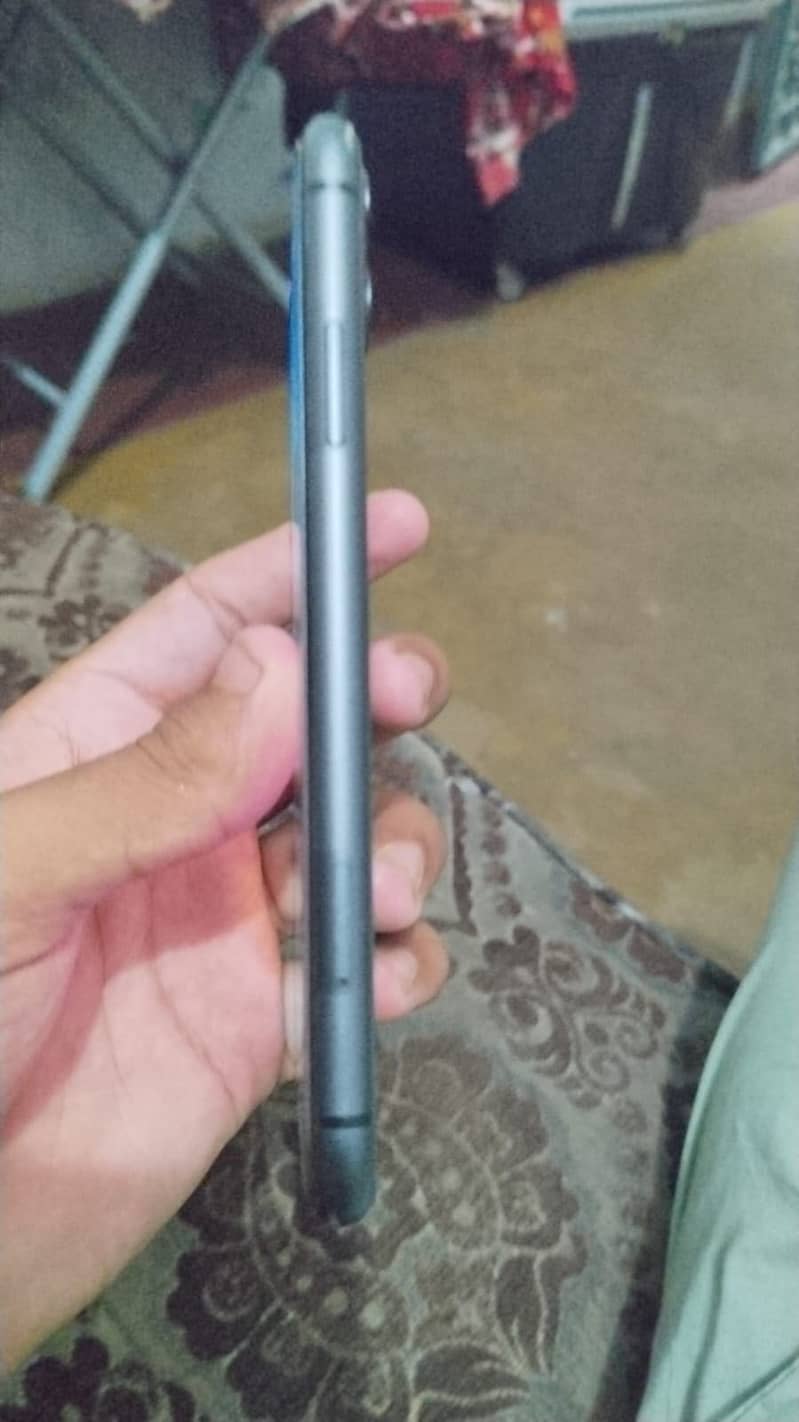 Apple iPhone 11 3