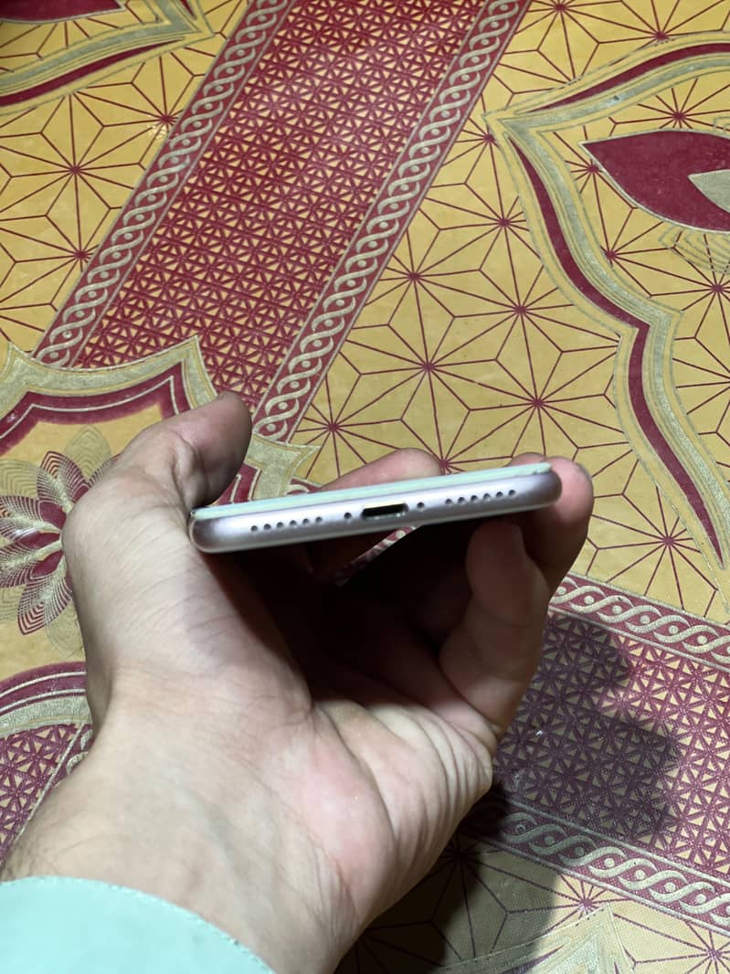 Apple iPhone 7 3