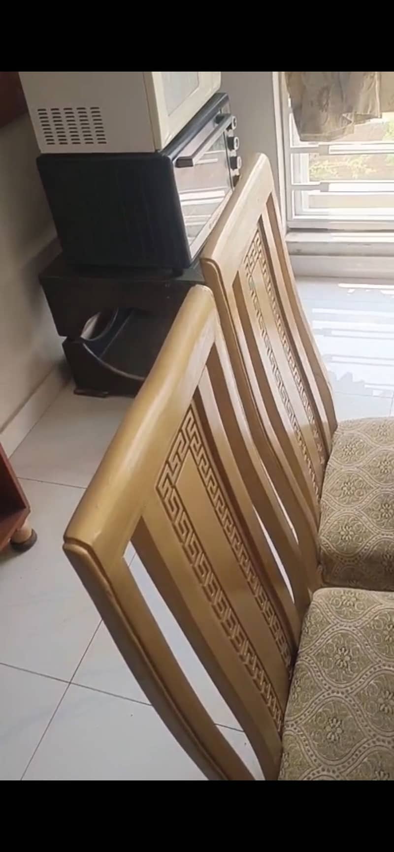 Dinning table 0