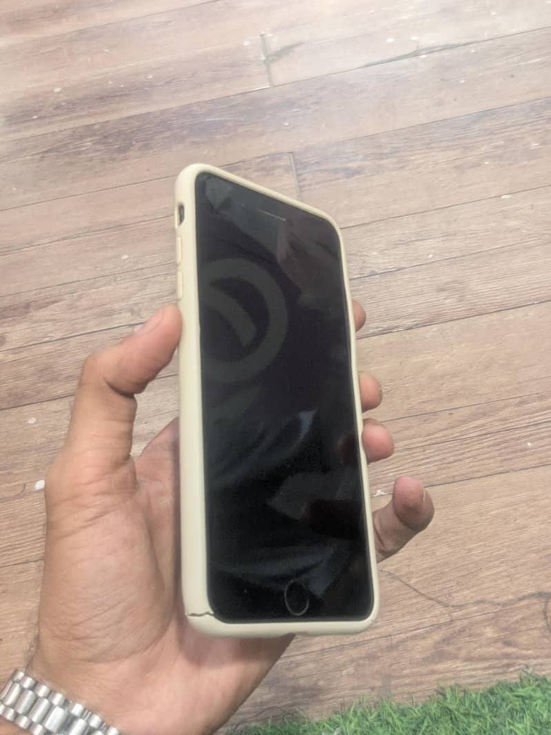 Apple iPhone 7 Plus 4