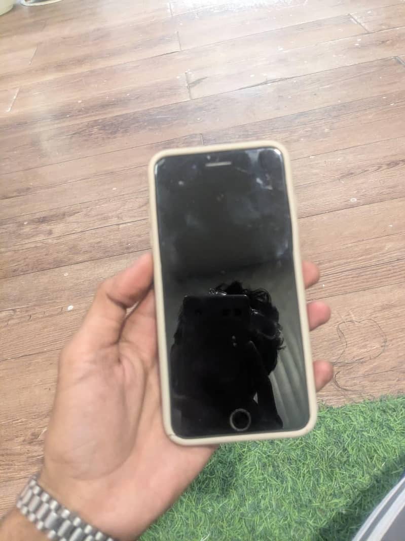 Apple iPhone 7 Plus 6