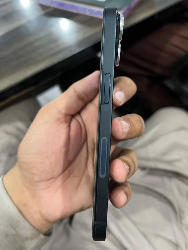 Apple iPhone 14 12